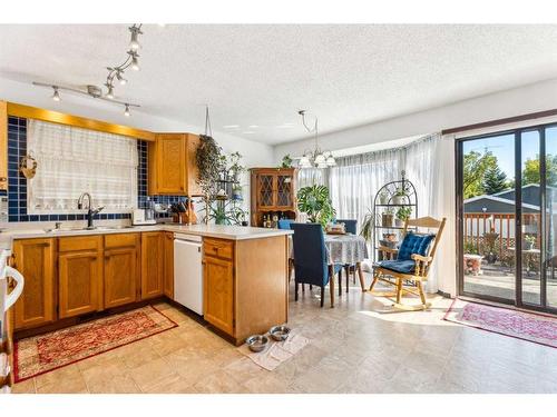 120 Tucker Road Se, Airdrie, AB - Indoor Photo Showing Kitchen