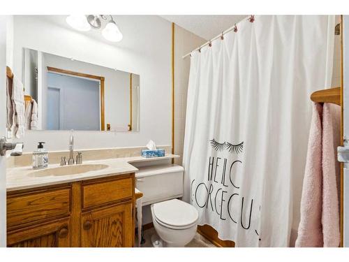 120 Tucker Road Se, Airdrie, AB - Indoor Photo Showing Bathroom