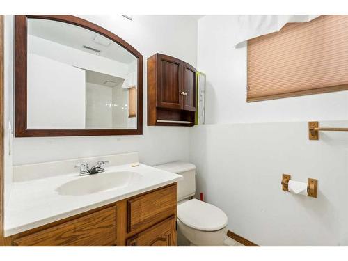 120 Tucker Road Se, Airdrie, AB - Indoor Photo Showing Bathroom