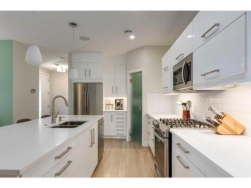 103-1921 27 Street Sw, Calgary, AB - Indoor Photo Showing Kitchen With Double Sink With Upgraded Kitchen