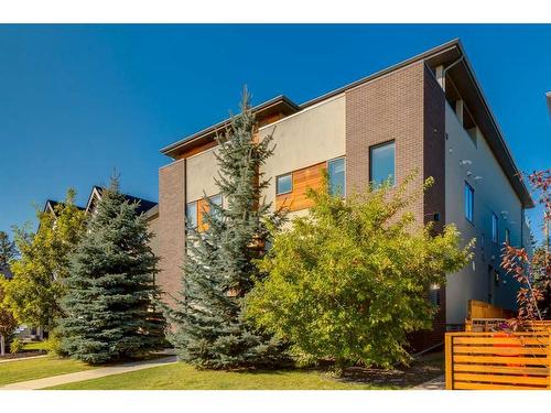 103-1921 27 Street Sw, Calgary, AB - Outdoor