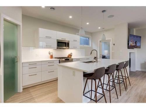 103-1921 27 Street Sw, Calgary, AB - Indoor Photo Showing Kitchen With Double Sink With Upgraded Kitchen