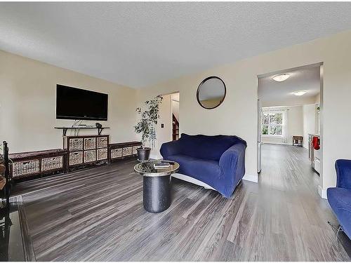 96 Beddington Circle Ne, Calgary, AB - Indoor Photo Showing Living Room