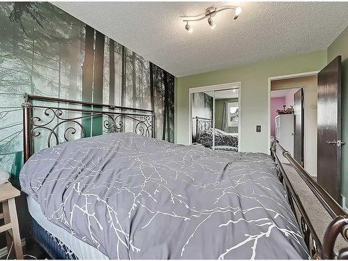 96 Beddington Circle Ne, Calgary, AB - Indoor Photo Showing Bedroom