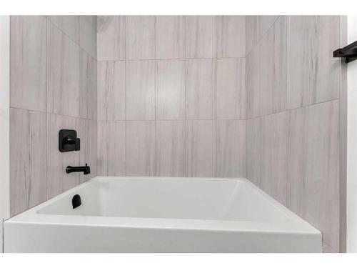 45 Templemont Drive Ne, Calgary, AB - Indoor Photo Showing Bathroom