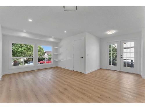 45 Templemont Drive Ne, Calgary, AB - Indoor Photo Showing Living Room