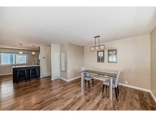 305 32 Avenue Ne, Calgary, AB - Indoor Photo Showing Dining Room