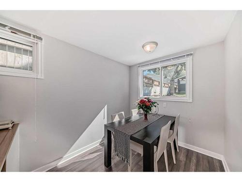 305 32 Avenue Ne, Calgary, AB - Indoor Photo Showing Dining Room