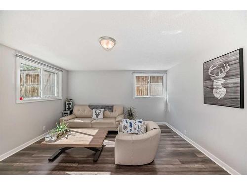 305 32 Avenue Ne, Calgary, AB - Indoor