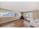 305 32 Avenue Ne, Calgary, AB  - Indoor Photo Showing Living Room 