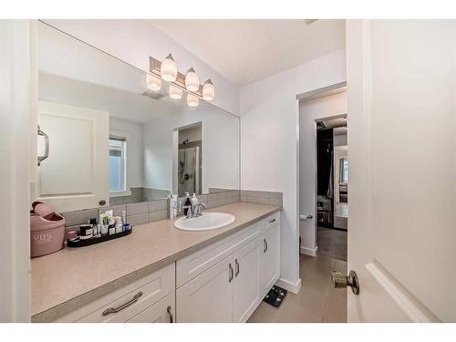 62 Valley Pointe Bay Nw, Calgary, AB - Indoor Photo Showing Bathroom