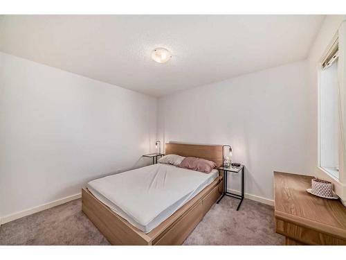 62 Valley Pointe Bay Nw, Calgary, AB - Indoor Photo Showing Bedroom