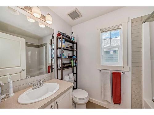 62 Valley Pointe Bay Nw, Calgary, AB - Indoor Photo Showing Bathroom