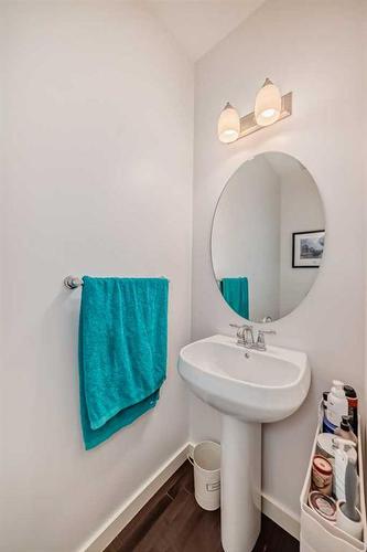 62 Valley Pointe Bay Nw, Calgary, AB - Indoor Photo Showing Bathroom