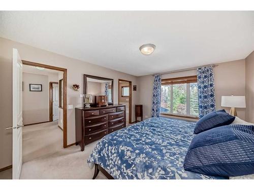 618 Rocky Ridge View Nw, Calgary, AB - Indoor Photo Showing Bedroom