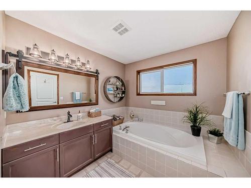 618 Rocky Ridge View Nw, Calgary, AB - Indoor Photo Showing Bathroom