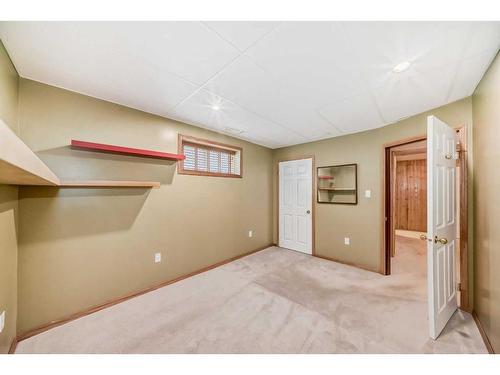 618 Rocky Ridge View Nw, Calgary, AB - Indoor Photo Showing Basement