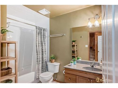 618 Rocky Ridge View Nw, Calgary, AB - Indoor Photo Showing Bathroom