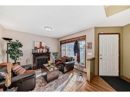 618 Rocky Ridge View Nw, Calgary, AB - Indoor Photo Showing Living Room