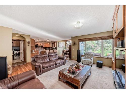 618 Rocky Ridge View Nw, Calgary, AB - Indoor Photo Showing Living Room