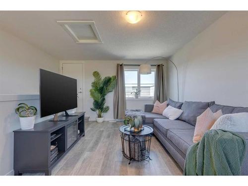 211-260 Rowley Way Nw, Calgary, AB - Indoor Photo Showing Living Room