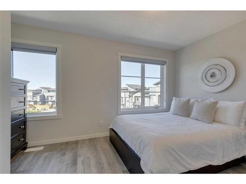 211-260 Rowley Way Nw, Calgary, AB - Indoor Photo Showing Bedroom