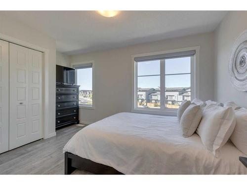 211-260 Rowley Way Nw, Calgary, AB - Indoor Photo Showing Bedroom