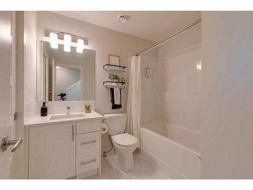 211-260 Rowley Way Nw, Calgary, AB - Indoor Photo Showing Bathroom