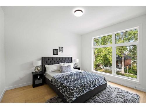 415 18 Avenue Nw, Calgary, AB - Indoor Photo Showing Bedroom