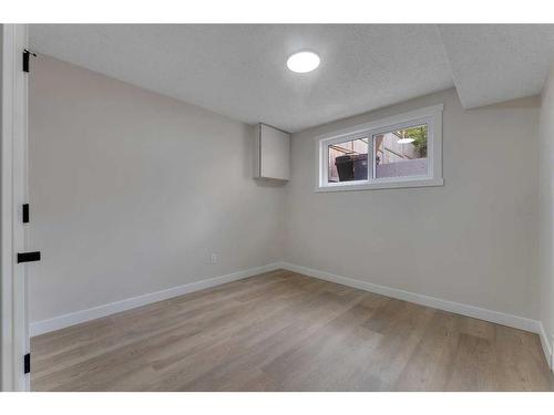 1327B 35 Street Se, Calgary, AB - Indoor Photo Showing Other Room