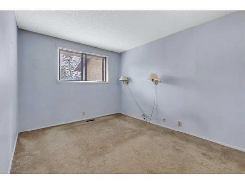 6355 Ranchview Drive Nw, Calgary, AB - Indoor Photo Showing Other Room