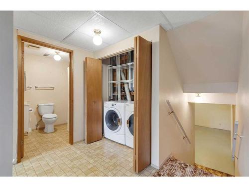 6355 Ranchview Drive Nw, Calgary, AB - Indoor Photo Showing Laundry Room