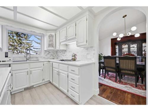 1360 Shawnee Road Sw, Calgary, AB - Indoor Photo Showing Kitchen With Upgraded Kitchen