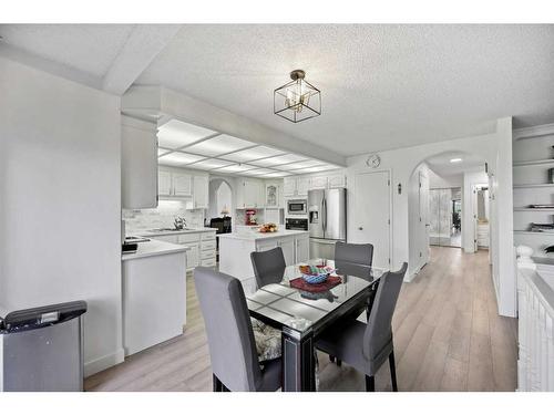 1360 Shawnee Road Sw, Calgary, AB - Indoor Photo Showing Other Room