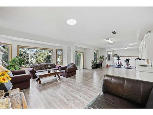 1360 Shawnee Road Sw, Calgary, AB - Indoor Photo Showing Living Room