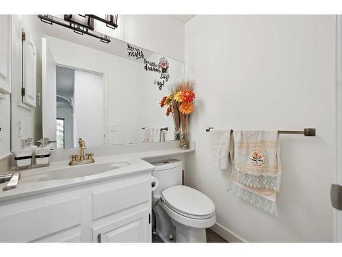 1360 Shawnee Road Sw, Calgary, AB - Indoor Photo Showing Bathroom