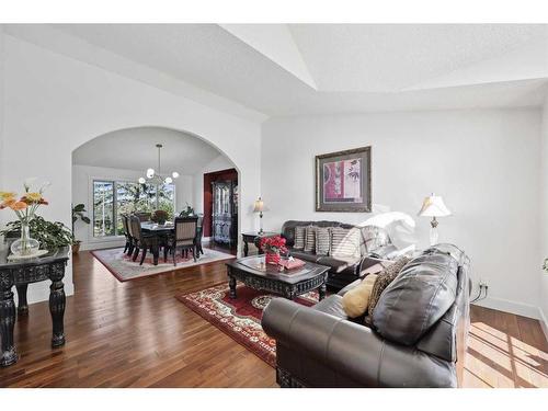 1360 Shawnee Road Sw, Calgary, AB - Indoor Photo Showing Living Room