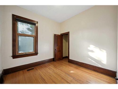 906 8 Avenue Se, Calgary, AB - Indoor Photo Showing Other Room