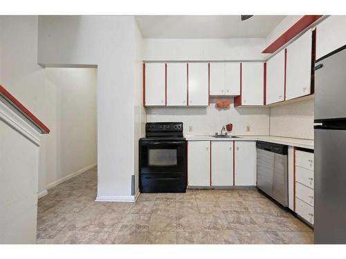 906 8 Avenue Se, Calgary, AB - Indoor Photo Showing Kitchen