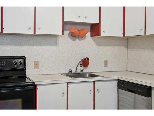 906 8 Avenue Se, Calgary, AB - Indoor Photo Showing Kitchen