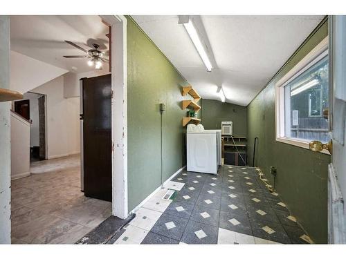 906 8 Avenue Se, Calgary, AB - Indoor Photo Showing Other Room