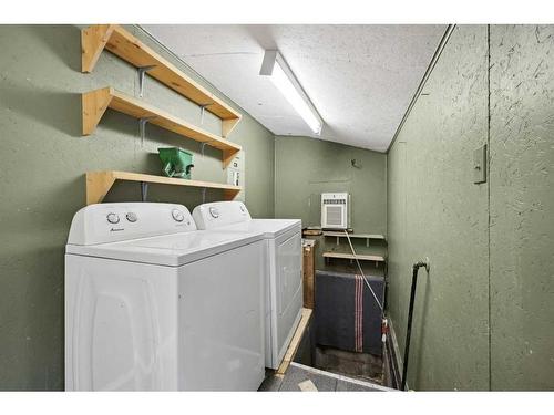 906 8 Avenue Se, Calgary, AB - Indoor Photo Showing Laundry Room