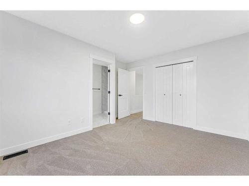 2213 42 Street Se, Calgary, AB - Indoor Photo Showing Other Room