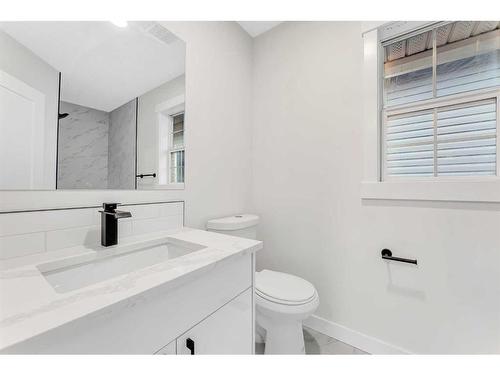 2213 42 Street Se, Calgary, AB - Indoor Photo Showing Bathroom