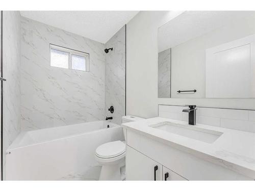 2213 42 Street Se, Calgary, AB - Indoor Photo Showing Bathroom