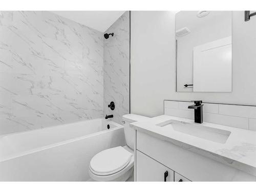 2213 42 Street Se, Calgary, AB - Indoor Photo Showing Bathroom