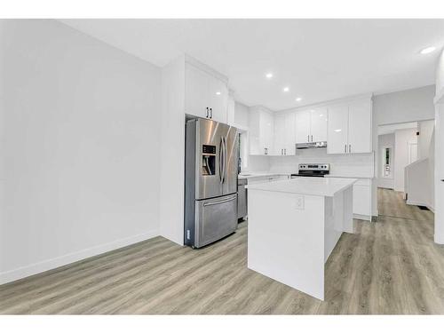 2213 42 Street Se, Calgary, AB - Indoor Photo Showing Kitchen