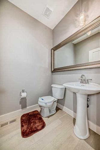 113 West Coach Place Sw, Calgary, AB - Indoor Photo Showing Bathroom