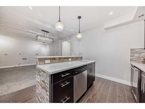 113 West Coach Place Sw, Calgary, AB - Indoor Photo Showing Kitchen