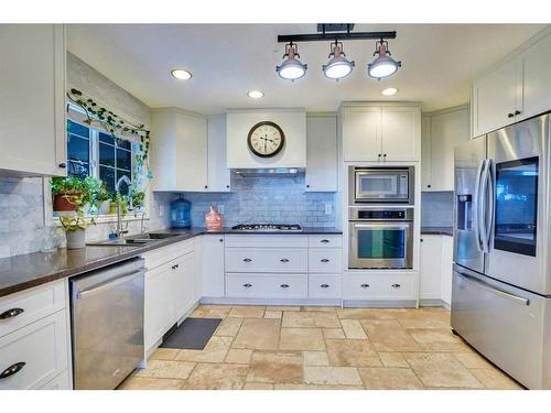 31055 Elbow River Drive, Rural Rocky View County, AB - Indoor Photo Showing Kitchen With Stainless Steel Kitchen